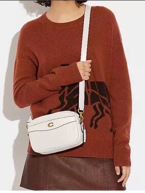 📷✨EUC✨📷 Coach Pebbled Leather Camera Bag in Chalk